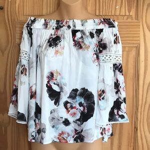 NWOT Jennifer Lopez off shoulder top